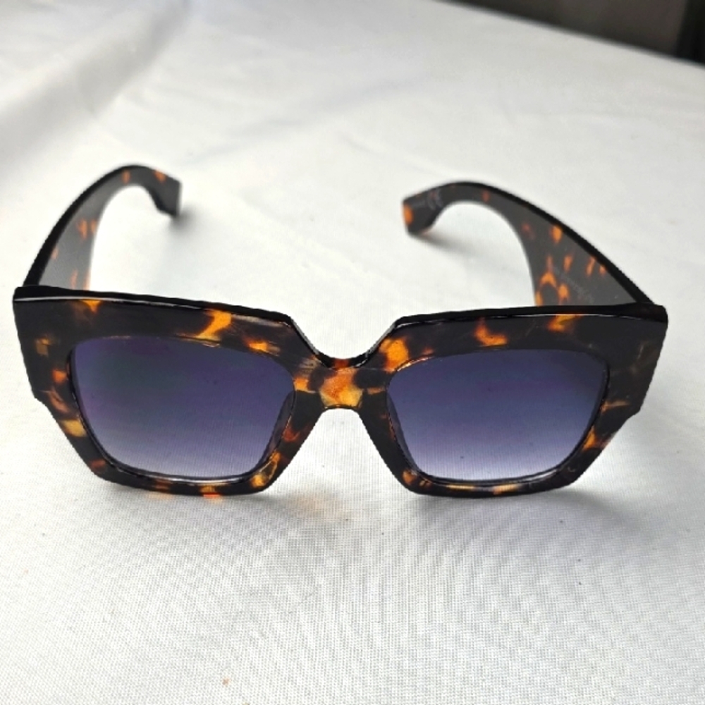 FRYE AND CO. Women's Tortoise Shell Sunglasses‎ Outdoors Beach EUC